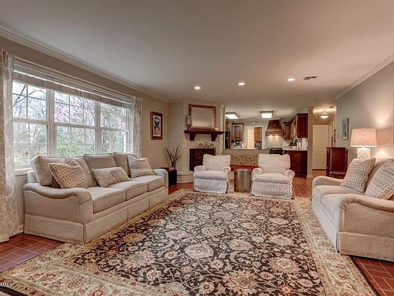 2nd image of 138 Pembroke Ln