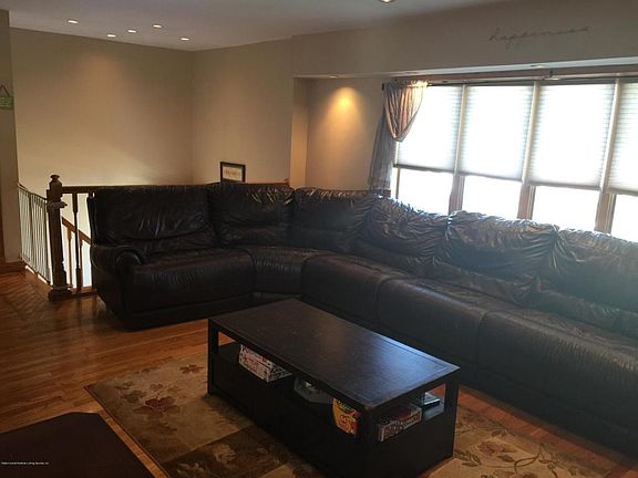 3rd image of 170 Maybury Ave