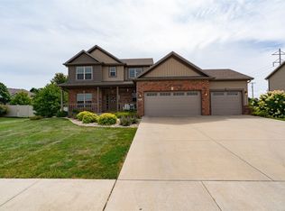 3903 Rave Rd, Bloomington, IL 61705