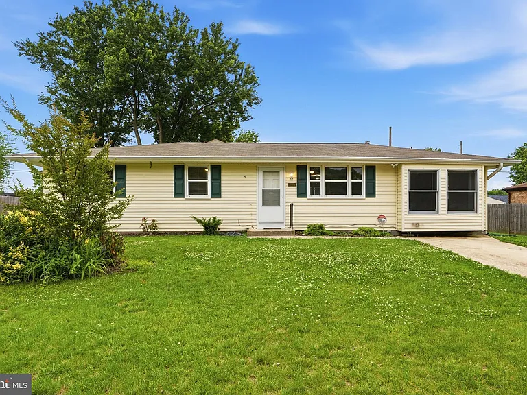 6743 Amherst Rd — Photo 1