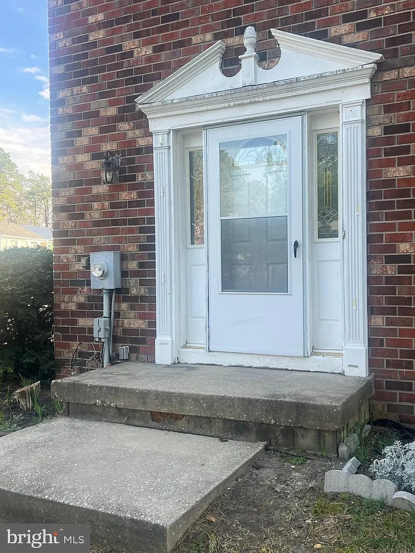 3 bed, 2.5 bath, 1360 sqft, $2,400 — Photo 3