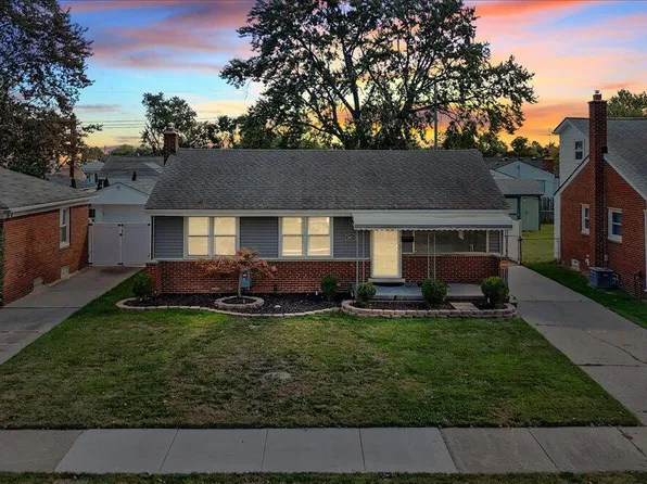 28212 Floral St, Roseville, MI 48066