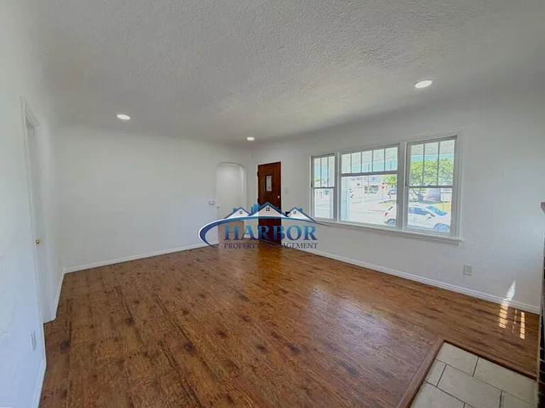 1667 N Lagoon Ave — Photo 5
