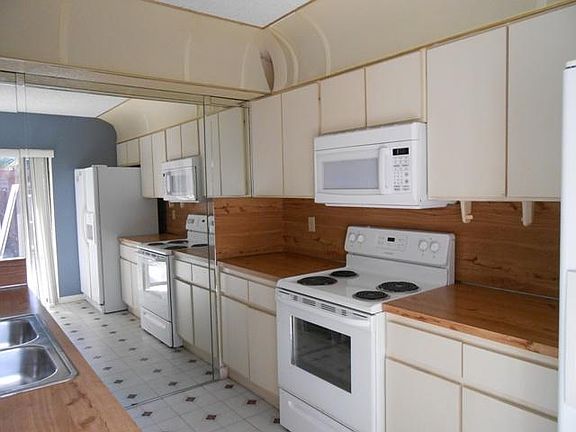 5th image of 777 SW 120th Way