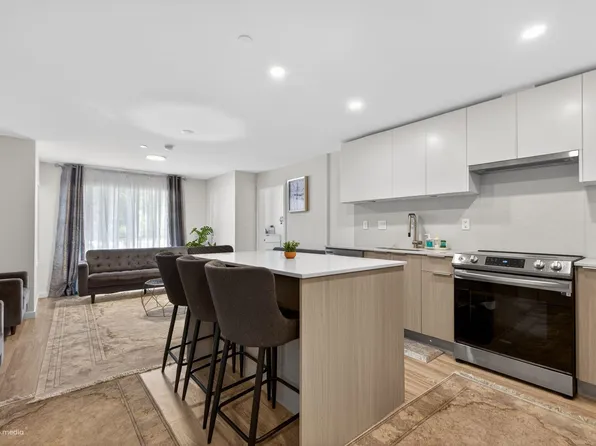 13968 Laurel Dr #318, Surrey, BC V3T 0S9