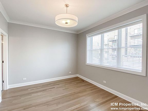 3rd image of 3341 N Kenmore Ave #2