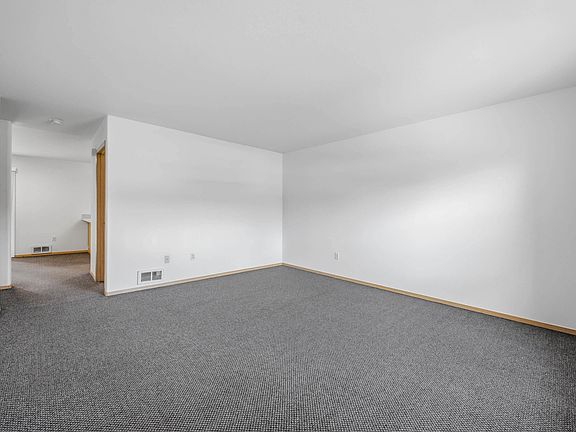 3rd image of 333 NW Parr Dr
