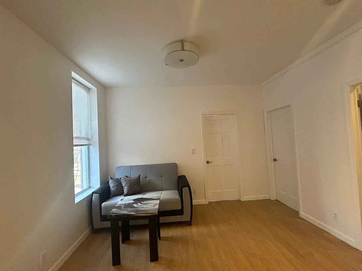 Building Photo - 248 E 111th St #2B