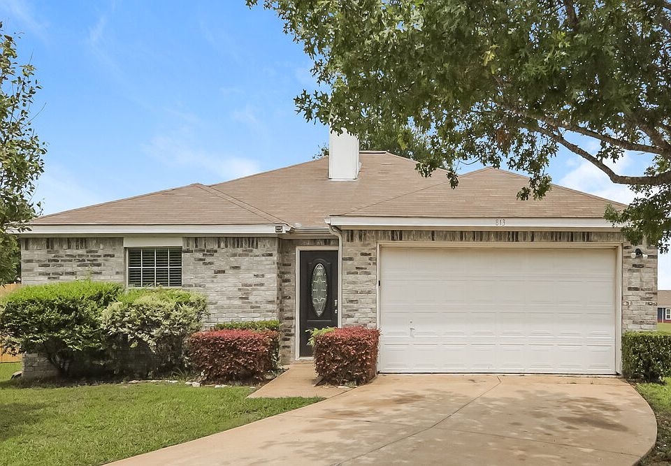 1st image of 813 Huddleston Ct