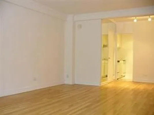 Sold by R New York | media 4