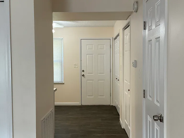 2811 E Oakland Ave #20 — Photo 8