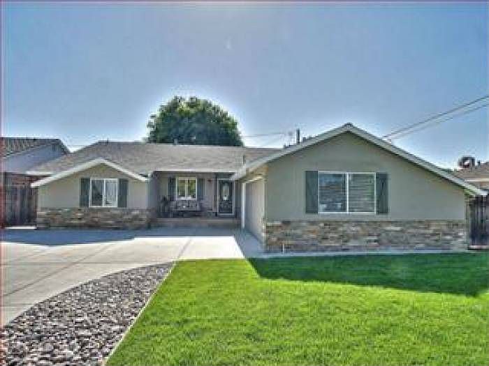 1st image of 3073 Woodmont Dr