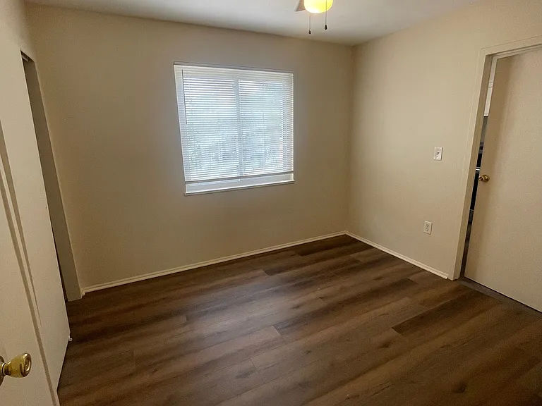 Royal Oaks Apartments — Photo 31