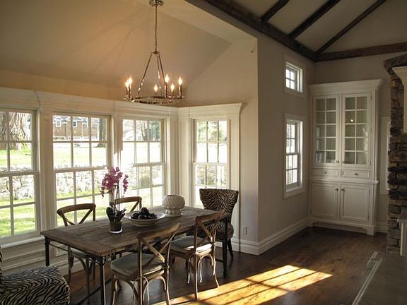 4th image of 6 Sutton Farm Dr