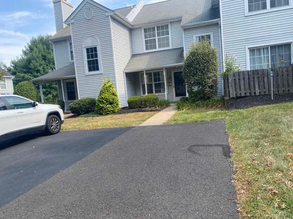 33 Everett Dr, Newtown, PA 18940