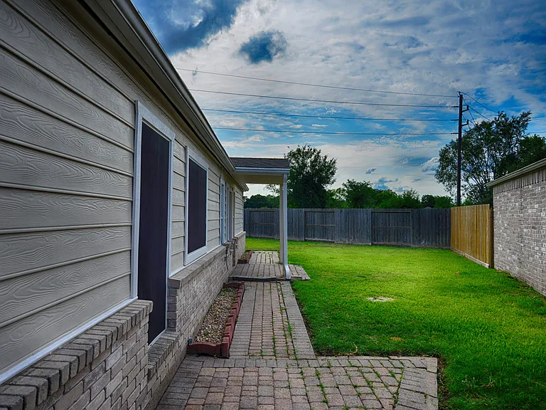 16246 New Field Dr — Photo 13