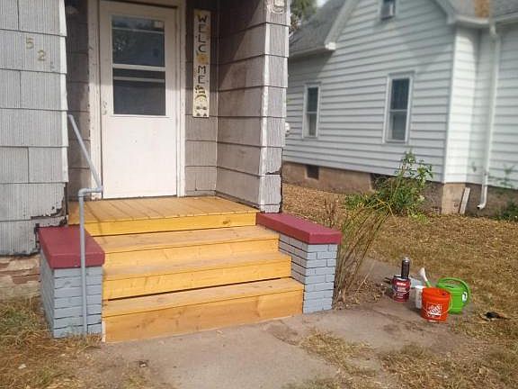 3rd image of 526 Fairholm Ave