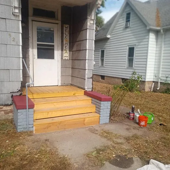 526 Fairholm Ave — Photo 3