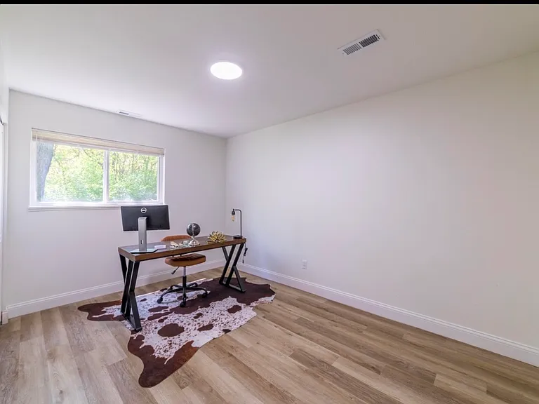 1088 Hobart St — Photo 13