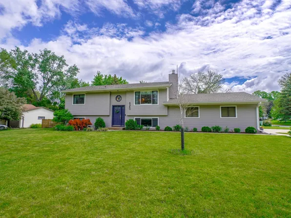 4280 Victoria St N, Shoreview, MN 55126