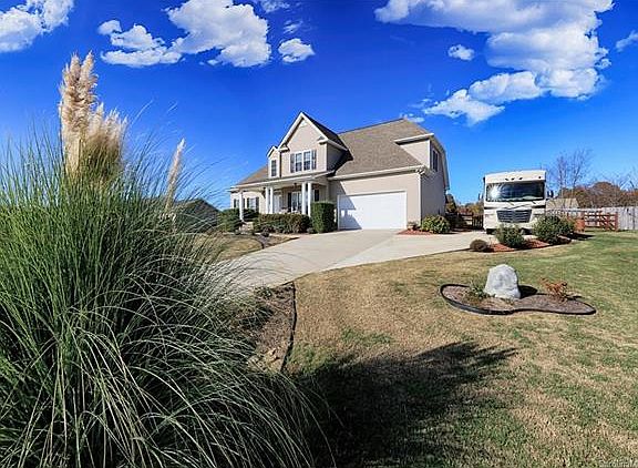 3rd image of 220 Lippard Springs Cir