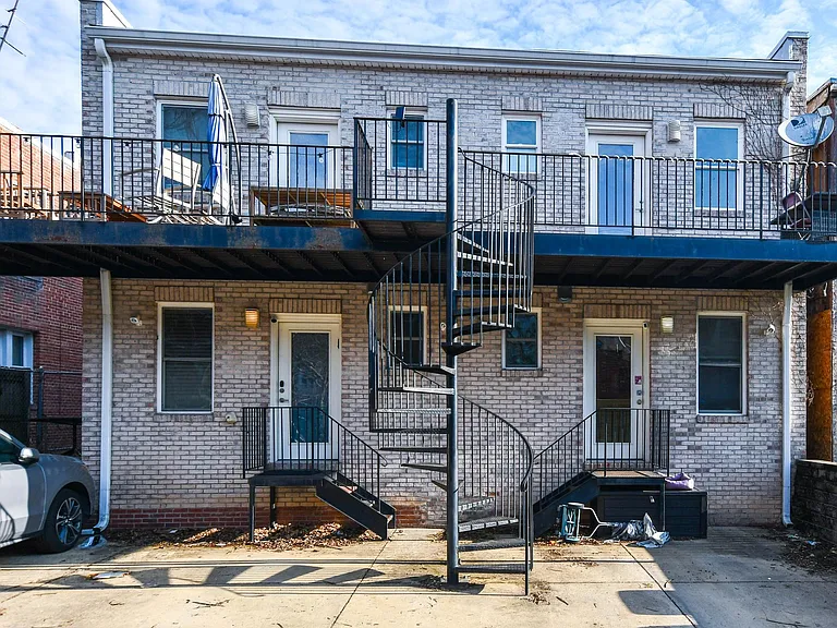 913 Quincy St NE #3 — Photo 49