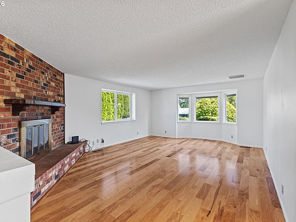 5th image of 454 Merrill St