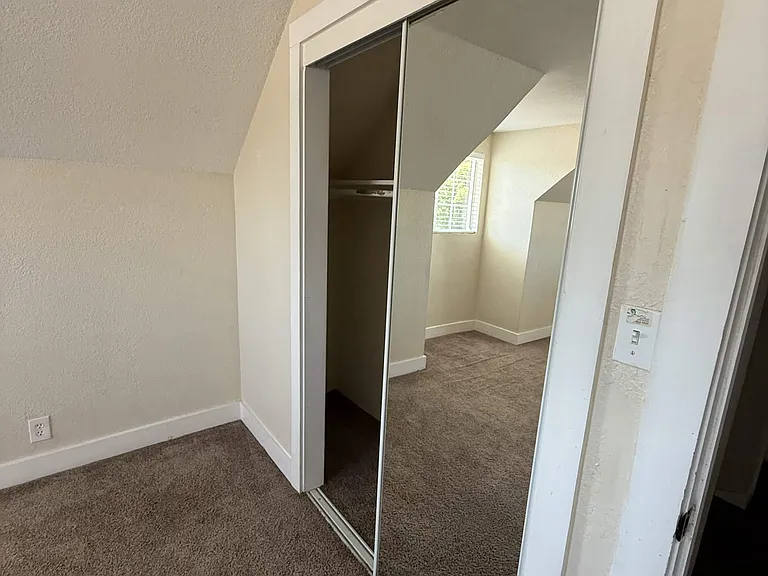 409 Elsinore Dr — Photo 3