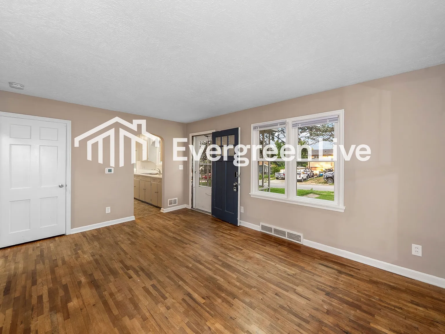 3 bed, 1.0 bath, 1575 sqft, $1,695 — Photo 4