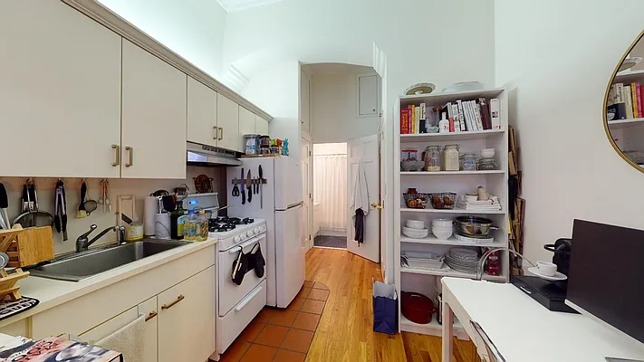 Rented by Bond New York | media 4