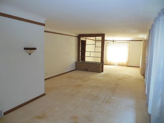 3rd image of 2231 Paradise Blvd