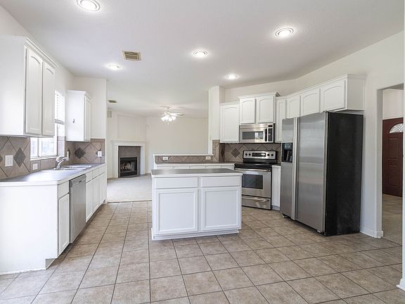 4th image of 13600 Will Rogers Ln