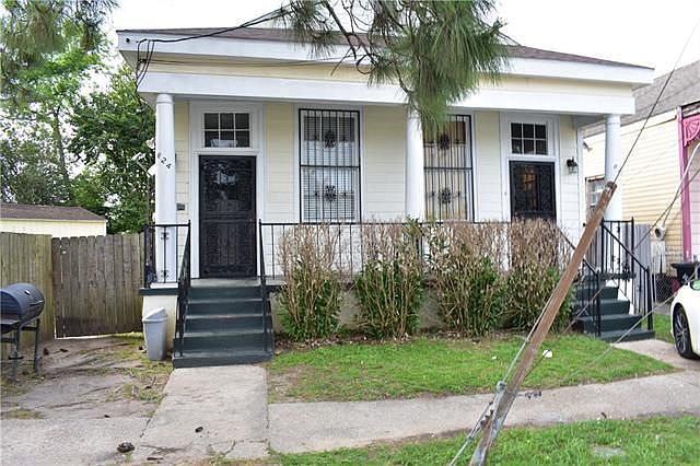 1st image of 826 Cambronne St #826