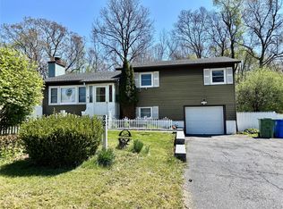 22 Oak Lane, Middletown, NY 10940