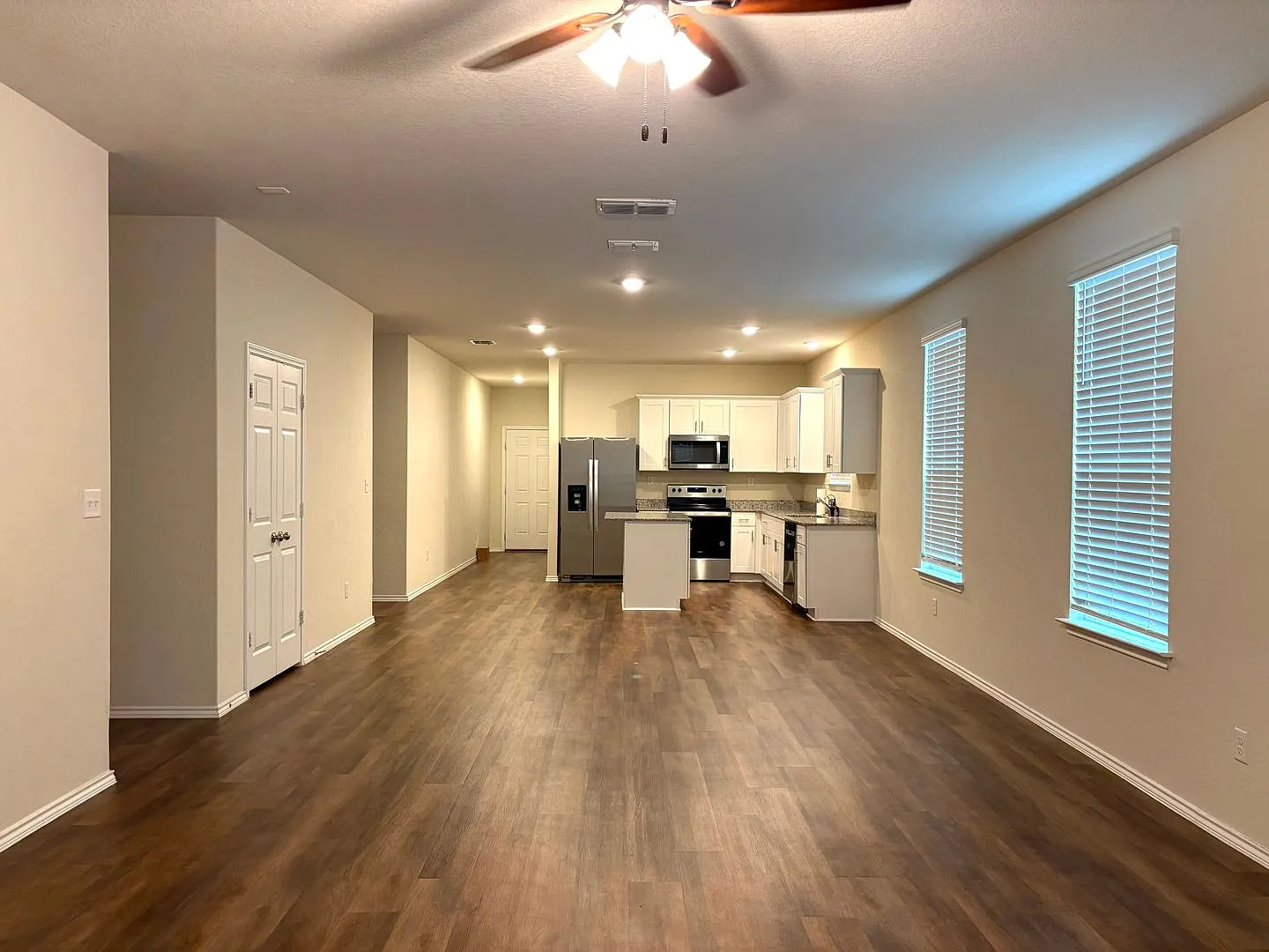 Open-Concept Living with Easy Access to I-10 & Loop 1604 — Photo 4