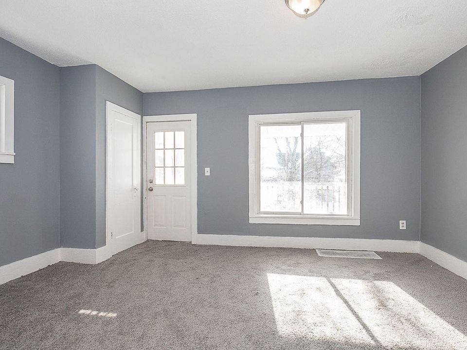 1st image of 7621 Rosewood Ave