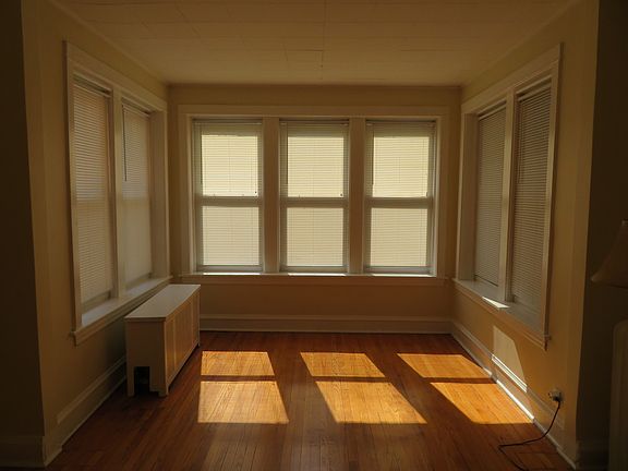 3rd image of 4955 N Monticello Ave #1