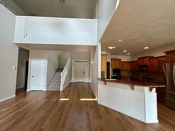 3rd image of 562 N Paddington Pl