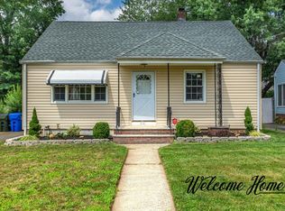 10 Eberly Pl, Fords, NJ 08863