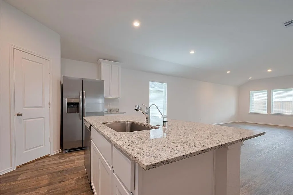 4 bed, 1797 sqft, $2,300 — Photo 1