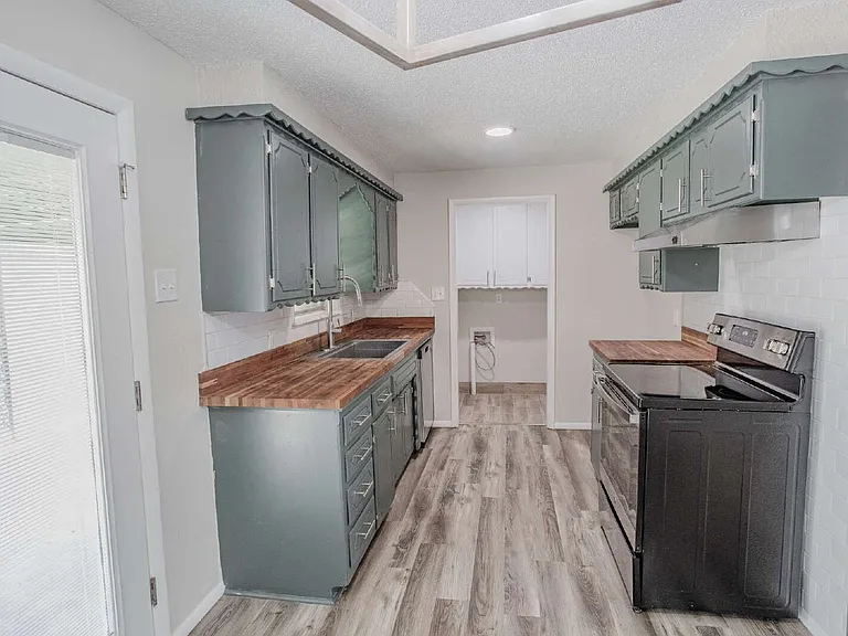 725 Butler St — Photo 4