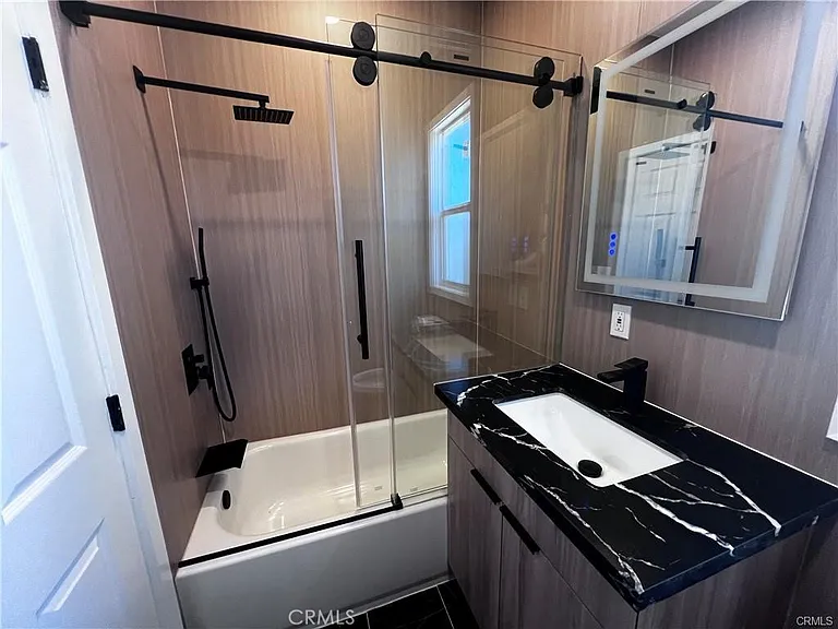 2046 Walnut St — Photo 6