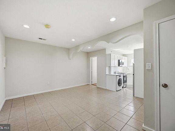 3rd image of 740 Christian St Floor 3