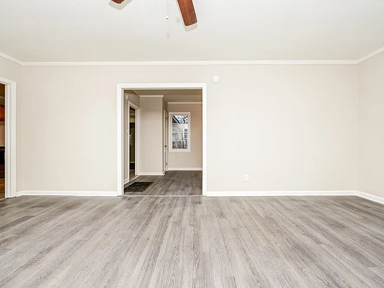 1529168_018_living_room_13458873.jpg