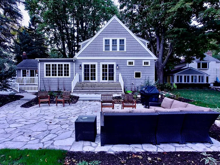 1100 W Riverview Dr — Photo 2