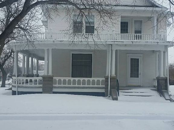 3rd image of 104 E Grant St