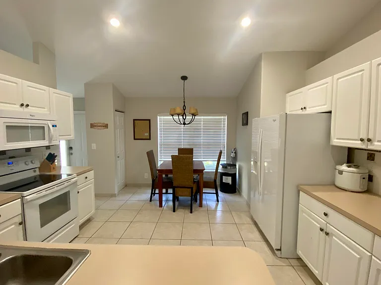 1094 Raintree Ln — Photo 7