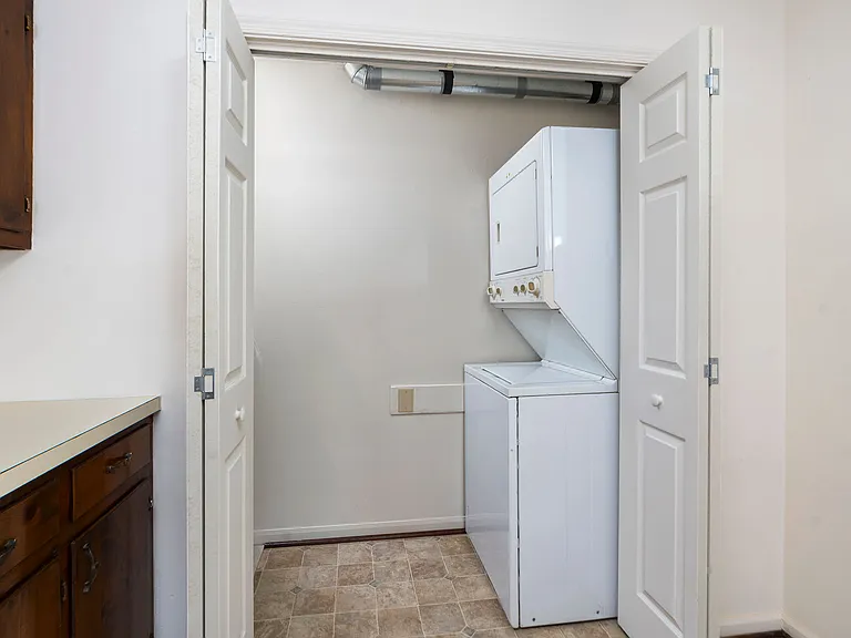 418 Straith St #C — Photo 21