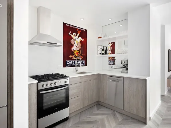 475 Fdr Drive image 1 of 10