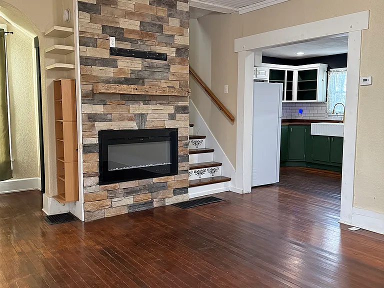 205 Locust St — Photo 6